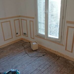installation de cimaises dans la rénovation d'appartement